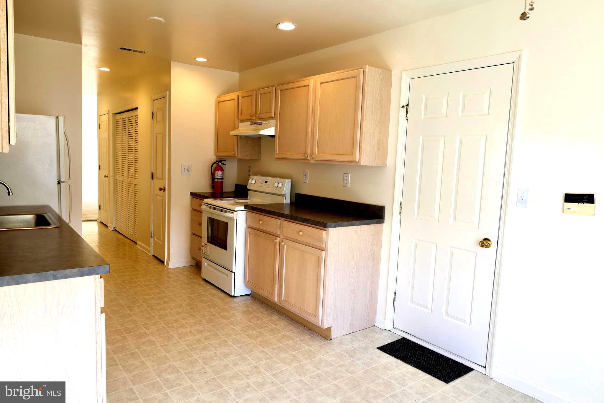 28 Palmer Square Beverly, NJ 08010 - Photo 3 of 17