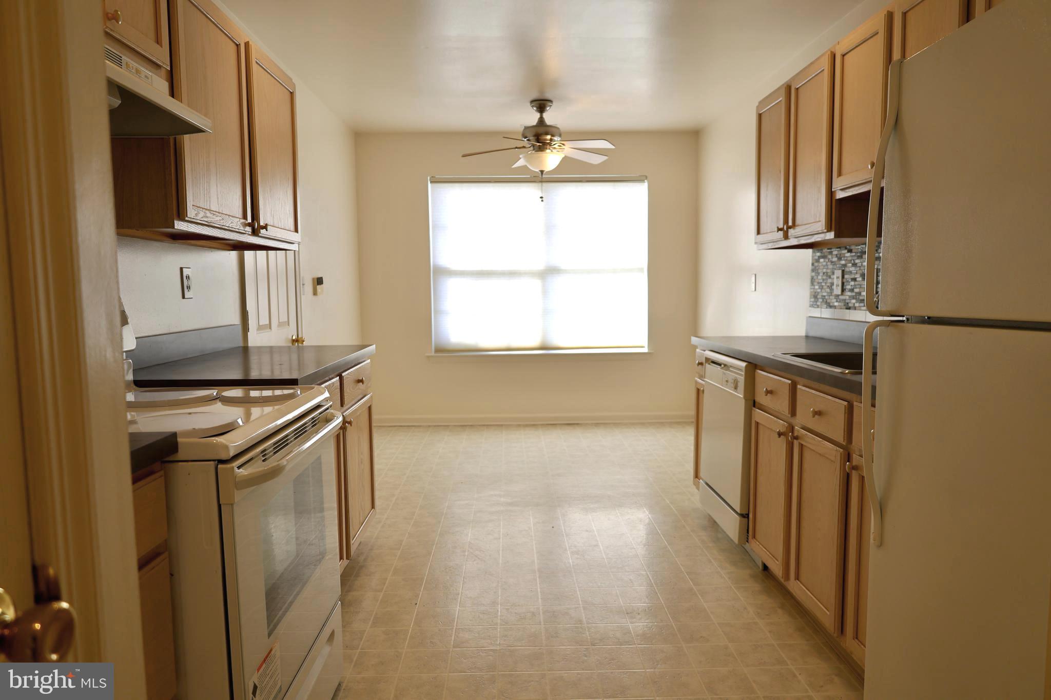 28 Palmer Square Beverly, NJ 08010 - Photo 5 of 17