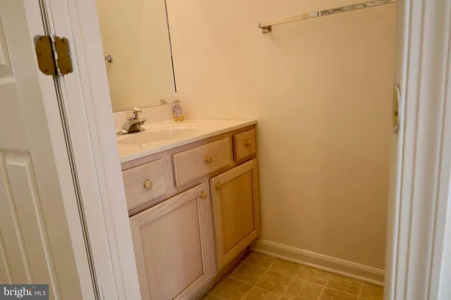 $255,000 | 28 Palmer Square, Beverly, NJ 08010