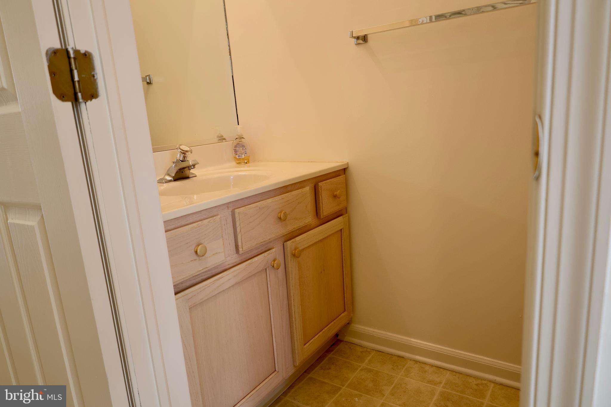 28 Palmer Square Beverly, NJ 08010 - Photo 8 of 17