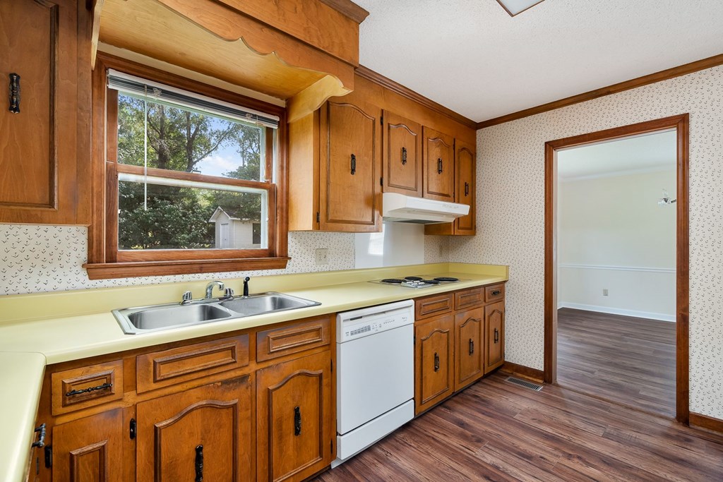 157 Crescent Road Greenwood, SC 29649 - Photo 10 of 30 Gallery Image 10