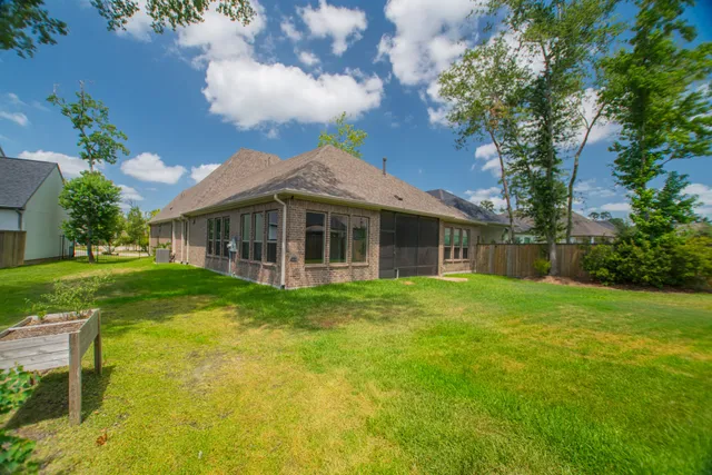 a view of a house with a backyard