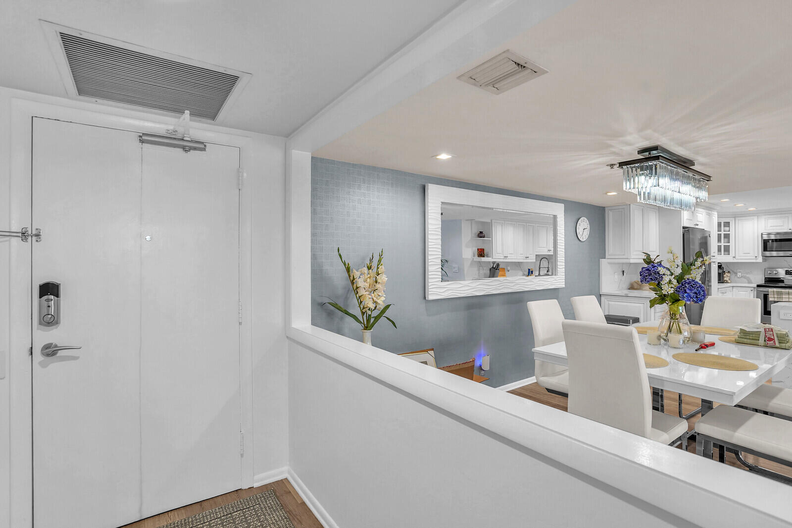 2701 North Ocean Boulevard, Unit E205 Boca Raton, FL 33431 - Photo 6 of 72 Foyer