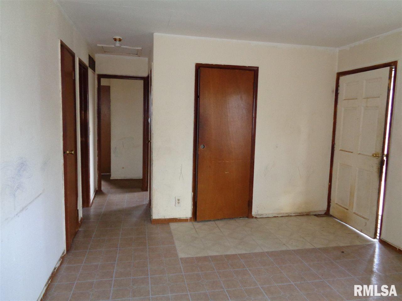 711 Briargate Road Washington, IL 61571 - Photo 5 of 16 Gallery Image 5