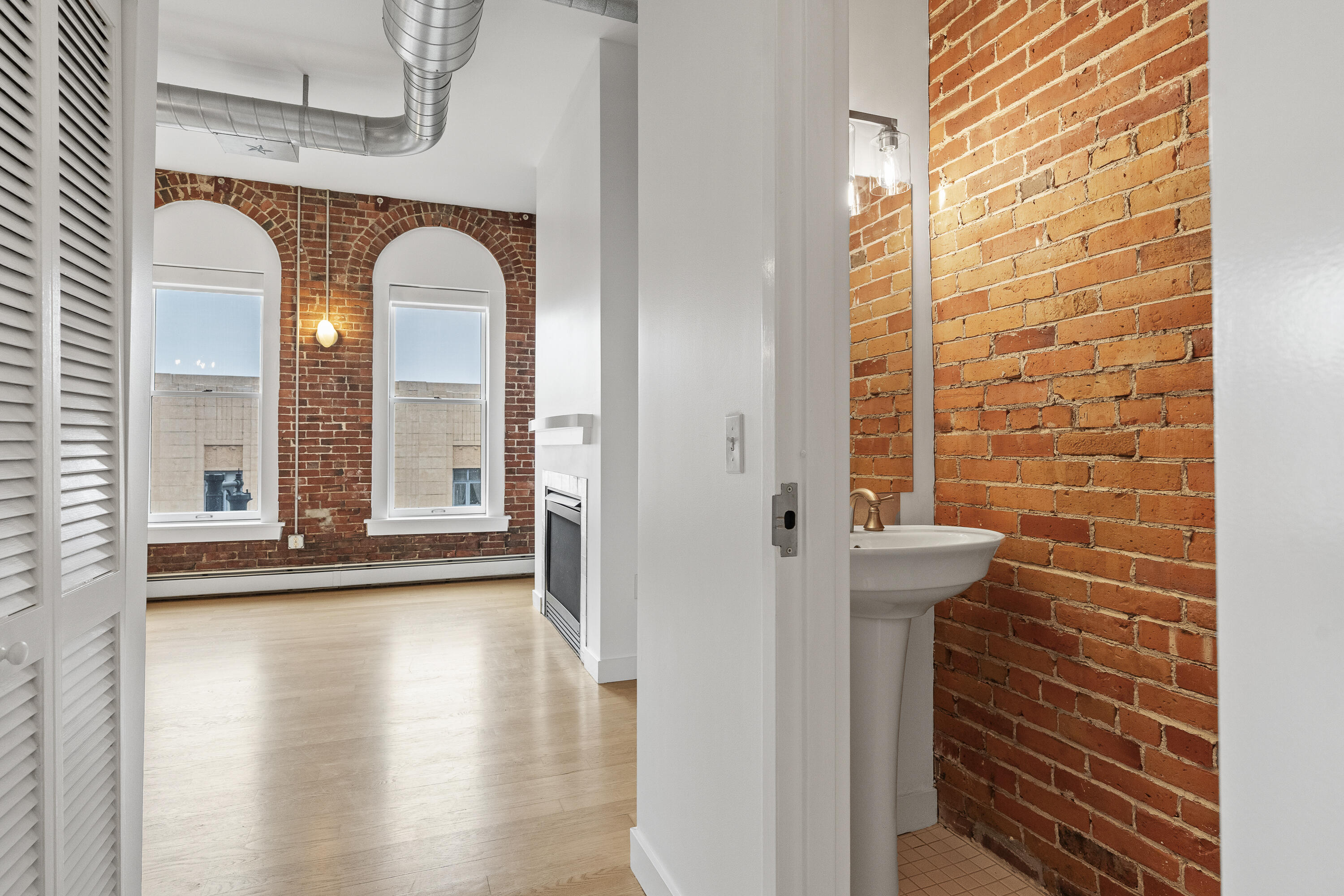 547 Congress Street, Unit 3B Portland, ME 04101 - Photo 5 of 29 18-537A Congress St, #302, Portland, ME-