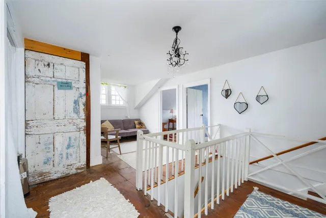 a view of livingroom with furniture