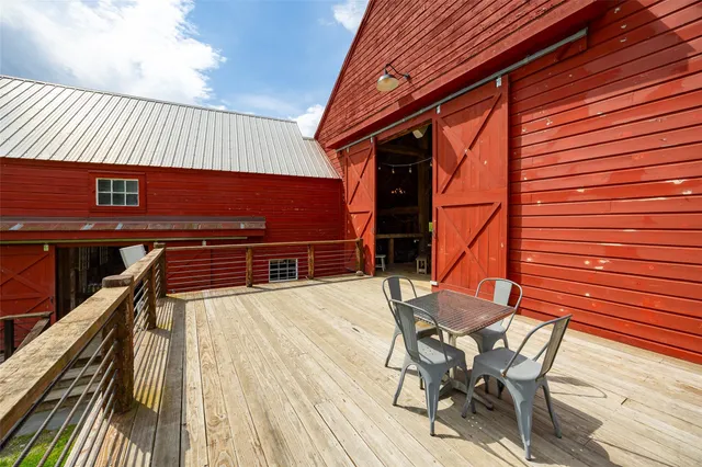 a view of walk in closet