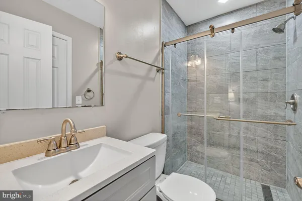 $4,000 | 133 7th Street Southeast, Unit 3, Washington, DC 20003