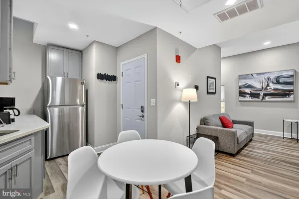 $4,000 | 133 7th Street Southeast, Unit 3, Washington, DC 20003