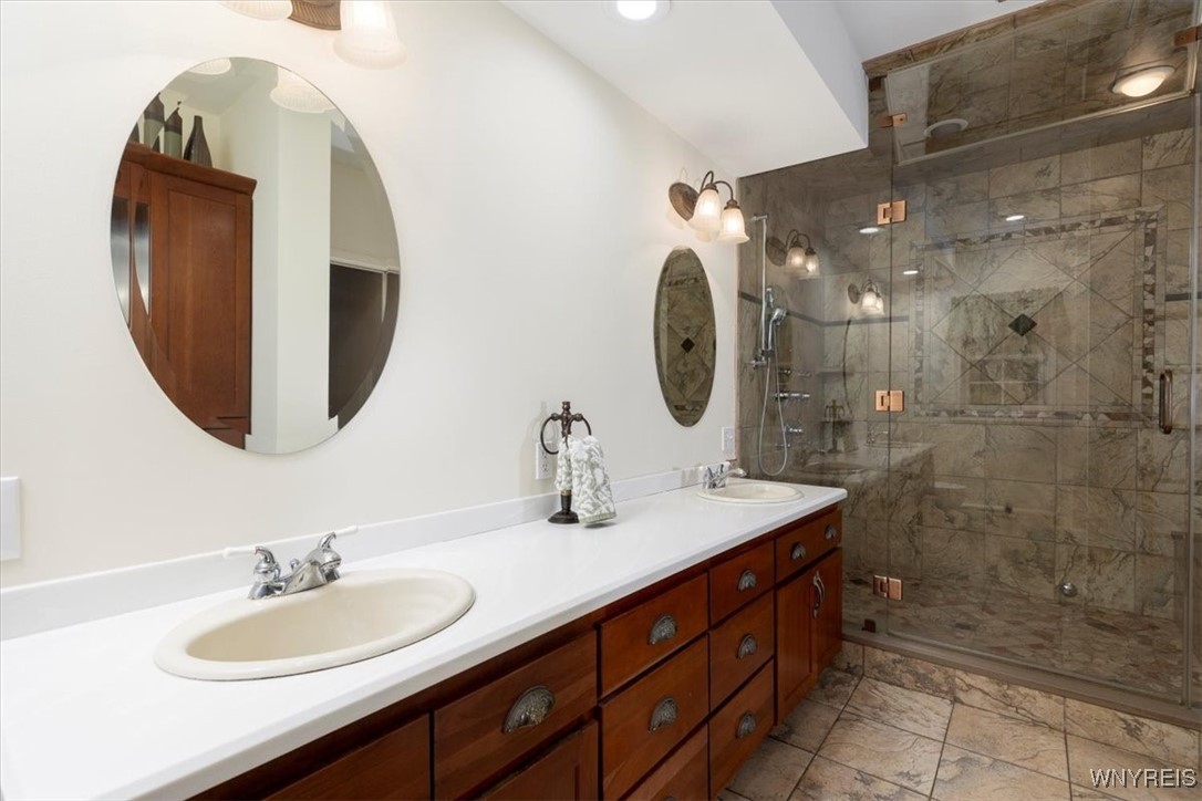 1005 Big Tree Road East Aurora, NY 14052 - Photo 19 of 50 1ST FLOOR PRIMARY SUITE