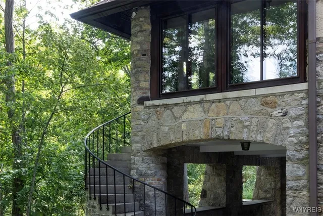 $1,600,000 | 1005 Big Tree Road, East Aurora, NY 14052