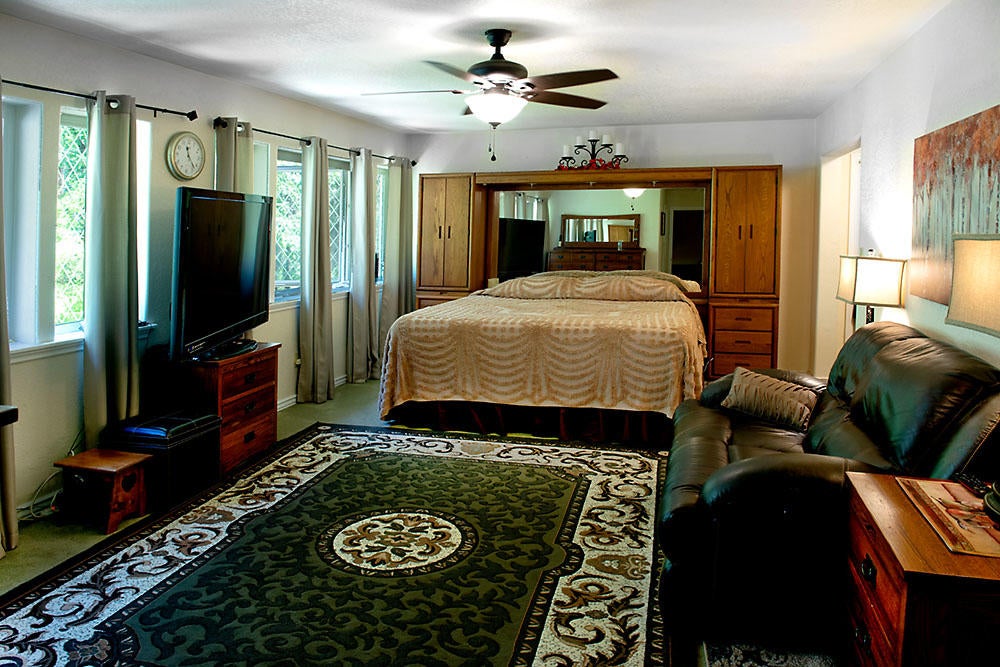 3033 Granite Hill Road Grants Pass, OR 97526 - Photo 17 of 31 Spacious owner's primary suite is on the 3rd level.
