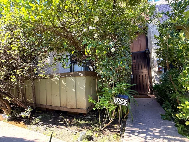 a view of a backyard with pathway