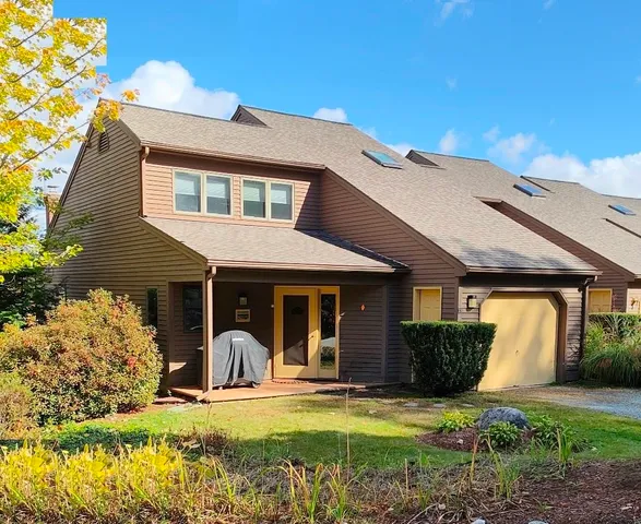 $2,000 | 41 Woodbury Drive, Unit 32, Bristol, NH 03222
