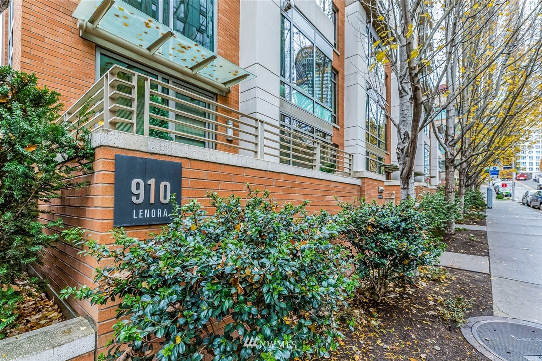 910 Lenora Street, Unit S205 Seattle, WA 98121 - Photo 1 of 38