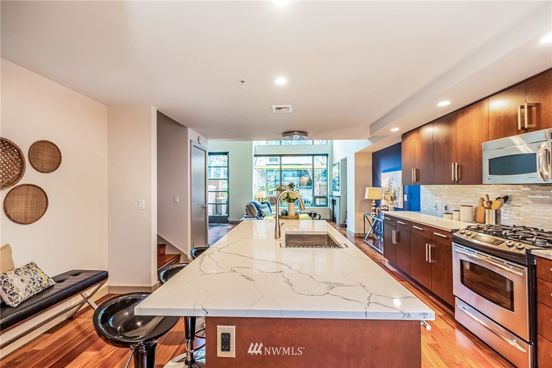 910 Lenora Street, Unit S205 Seattle, WA 98121 - Photo 19 of 38