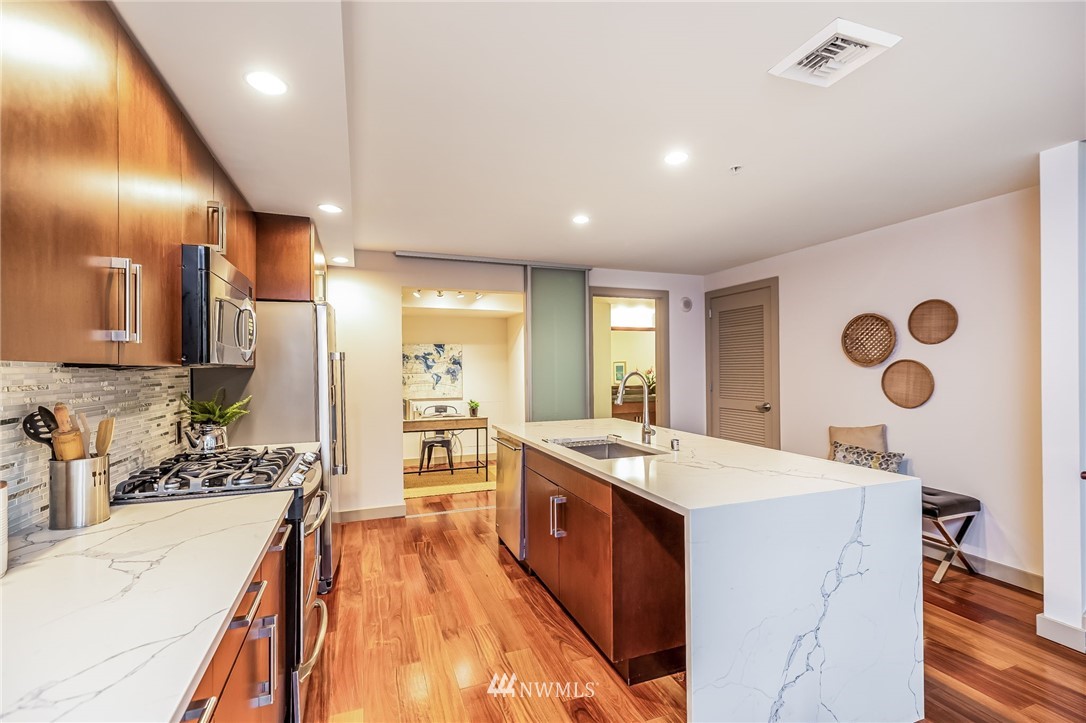 910 Lenora Street, Unit S205 Seattle, WA 98121 - Photo 20 of 38