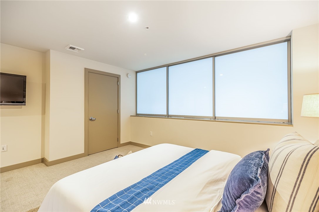 910 Lenora Street, Unit S205 Seattle, WA 98121 - Photo 29 of 38
