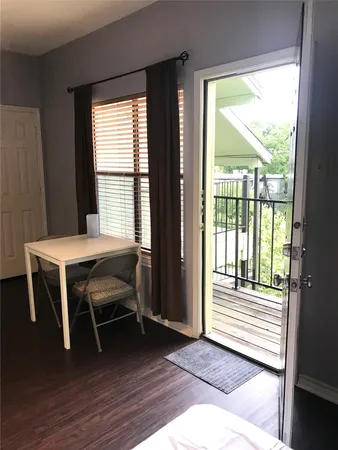 $2,400 | 915 West 22nd 1/2 Street, Unit 203, Austin, TX 78721
