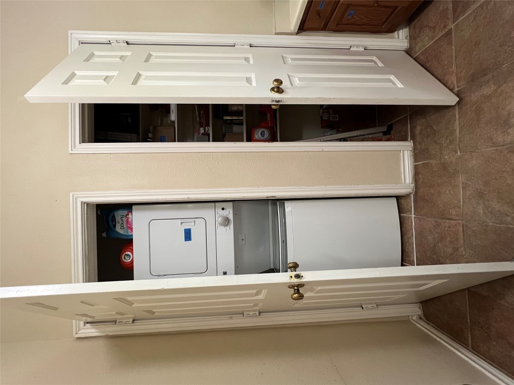 915 West 22nd 1/2 Street, Unit 203 Austin, TX 78721 - Photo 6 of 12 a view of hallway with washer and dryer