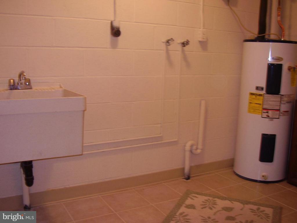 1160 Nissley Road Lancaster, PA 17601 - Photo 4 of 23 Gallery Image 4