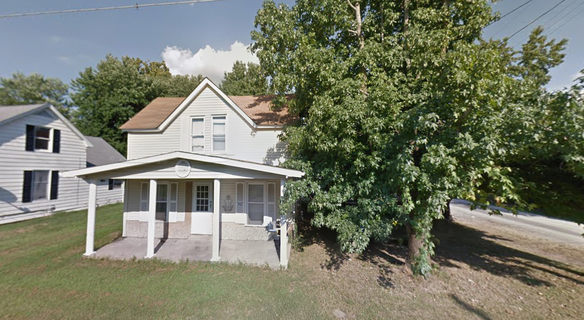 307 Broadway Street Percy, IL 62272 - Photo 1 of 3 a front view of a house with a yard