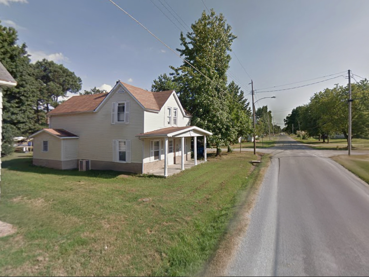 307 Broadway Street Percy, IL 62272 - Photo 2 of 3 a view of a house with a yard