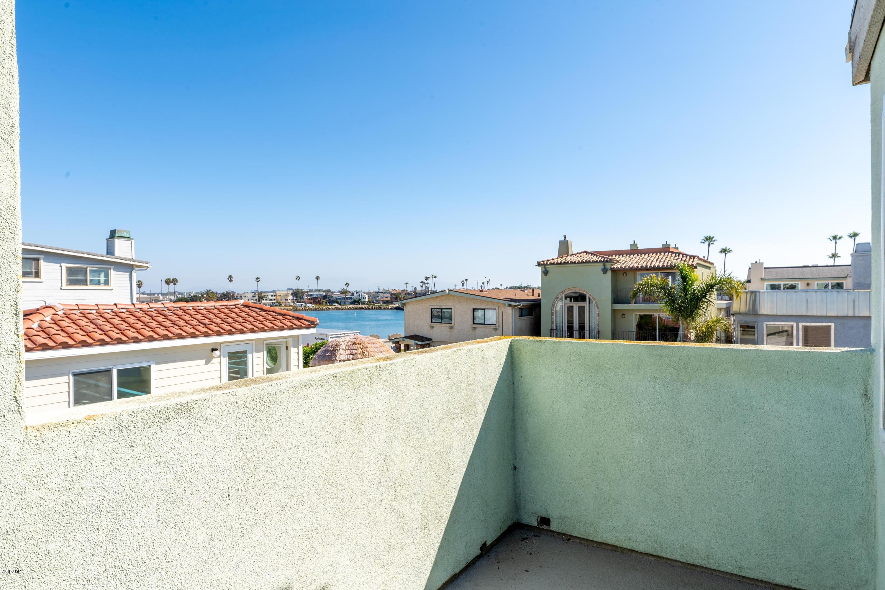 3208 Playa Court Oxnard, CA 93035 - Photo 18 of 23 UktLhjew.jpeg