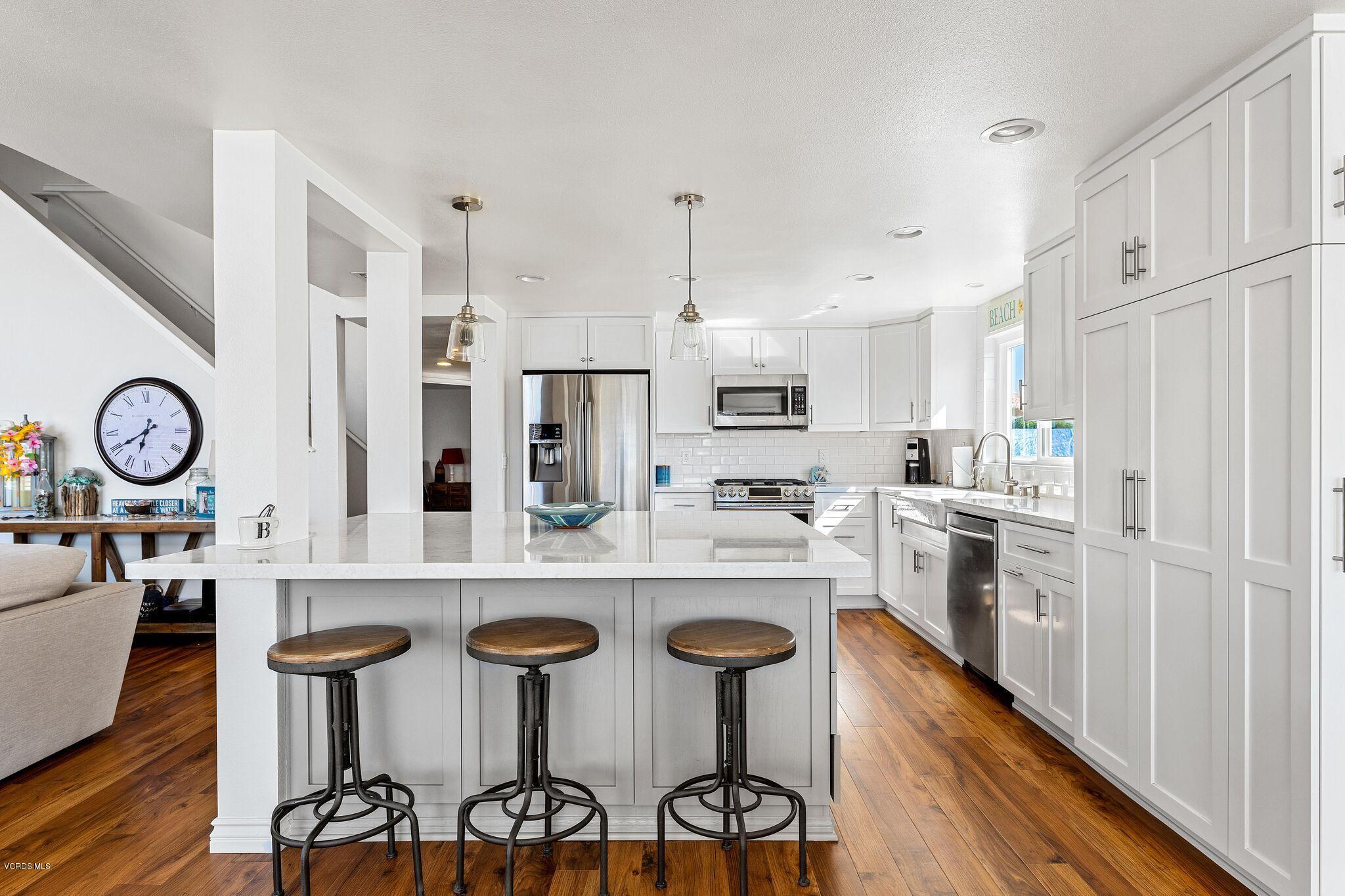 3208 Playa Court Oxnard, CA 93035 - Photo 9 of 23 jI22Gr7g.jpeg