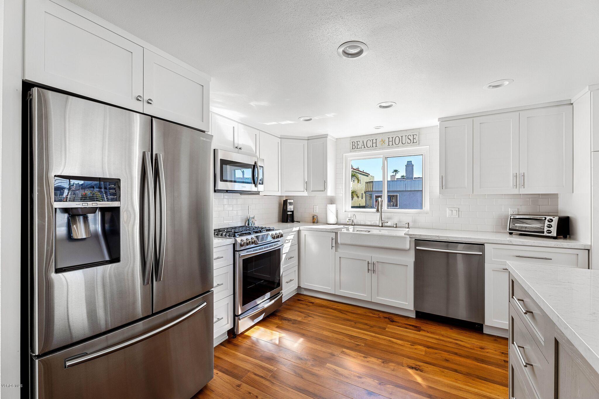 3208 Playa Court Oxnard, CA 93035 - Photo 10 of 23 vcwei3Vg.jpeg