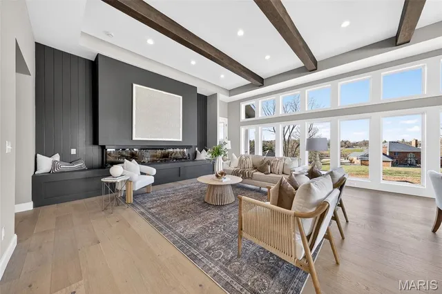 $1,325,000 | 11924 Santino Court, St. Louis, MO 63141