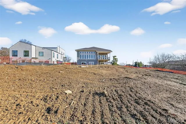 $1,325,000 | 11924 Santino Court, St. Louis, MO 63141