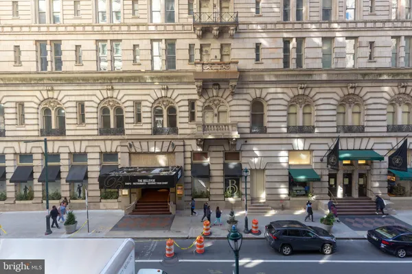 $2,110 | 1411-1 Walnut Street, Unit 201, Philadelphia, PA 19102