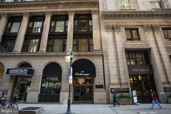 $2,110 | 1411-1 Walnut Street, Unit 201, Philadelphia, PA 19102