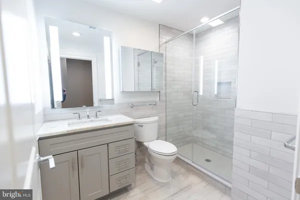 $2,110 | 1411-1 Walnut Street, Unit 201, Philadelphia, PA 19102