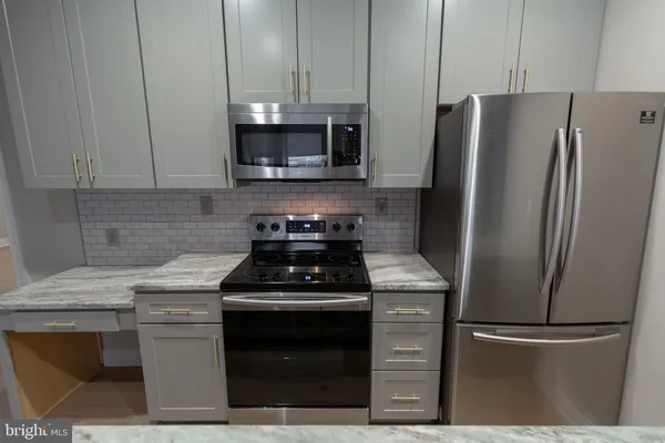 $2,110 | 1411-1 Walnut Street, Unit 201, Philadelphia, PA 19102