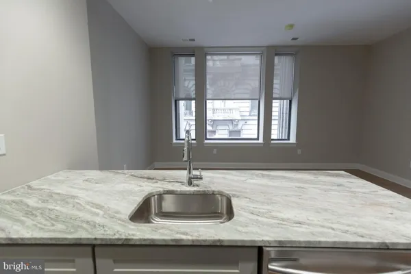 $2,110 | 1411-1 Walnut Street, Unit 201, Philadelphia, PA 19102