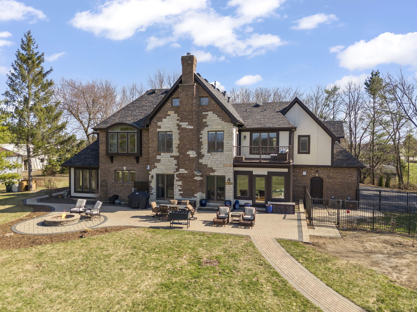 8877 Kennedy Road Yorkville, IL 60560 - Photo 62 of 86 a view of a building with a water fountain and a large tree