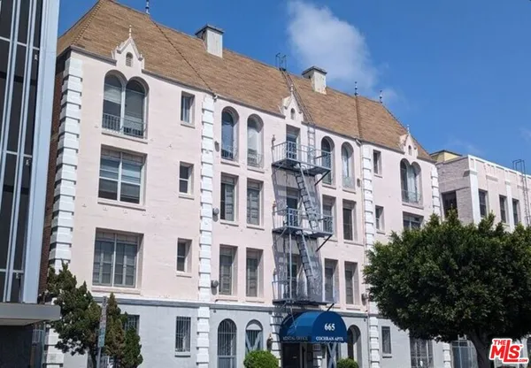$1,899 | 665 South Cochran Avenue, Unit 300, Los Angeles, CA 90036