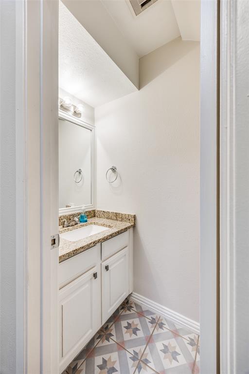 13220 Woodbend Lane Dallas, TX 75243 - Photo 14 of 26 a room with a sink and a mirror