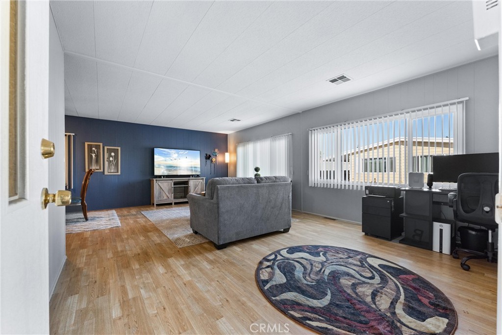 1400 Sunkist, Unit 173 Anaheim, CA 92806 - Photo 17 of 42 Very spacious and light and bright!