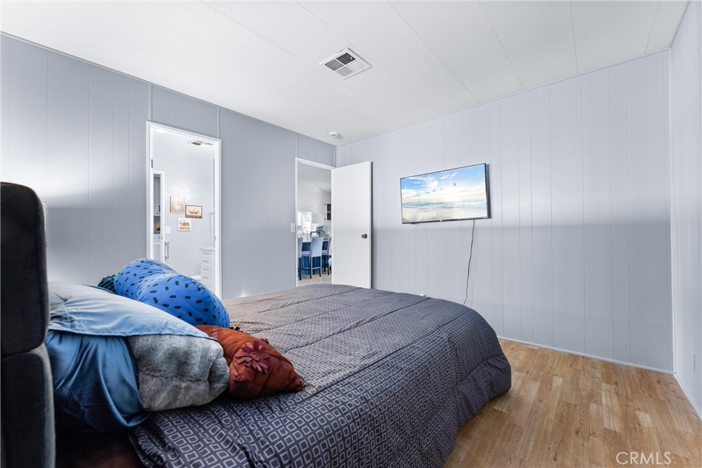 1400 Sunkist, Unit 173 Anaheim, CA 92806 - Photo 24 of 42 2nd bedroom with ensuite bathroom