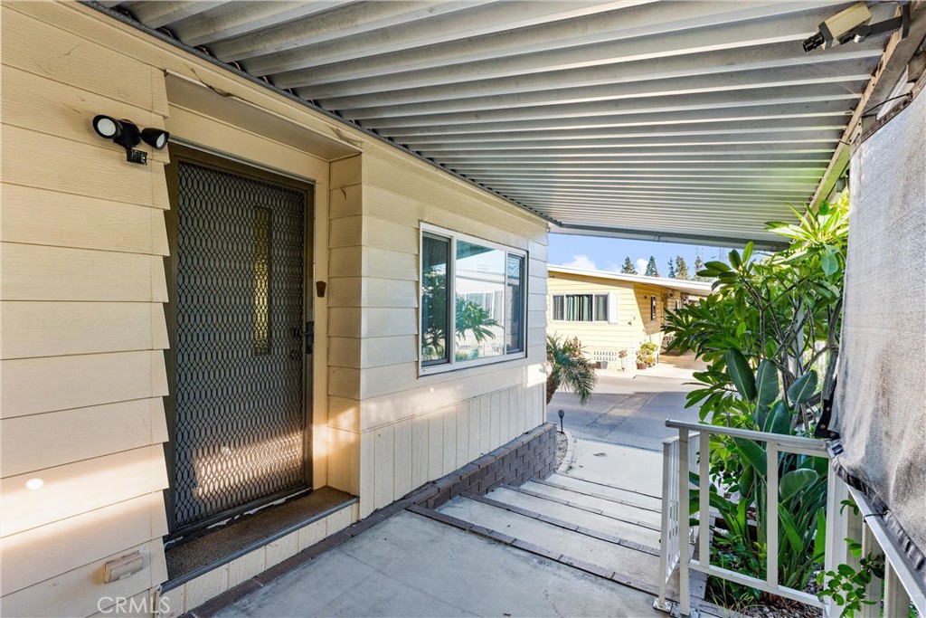 1400 Sunkist, Unit 173 Anaheim, CA 92806 - Photo 9 of 42 a porch with seating space