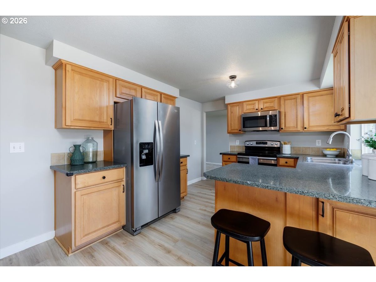 7025 Southwest 174th Avenue Beaverton, OR 97007 - Photo 13 of 38