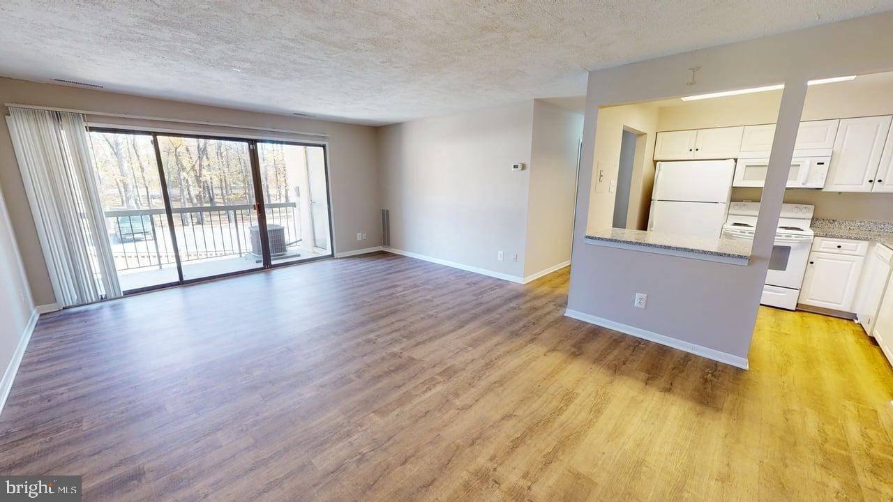 10114 Campus Way South, Unit 201 8C Upper Marlboro, MD 20774 - Photo 4 of 17