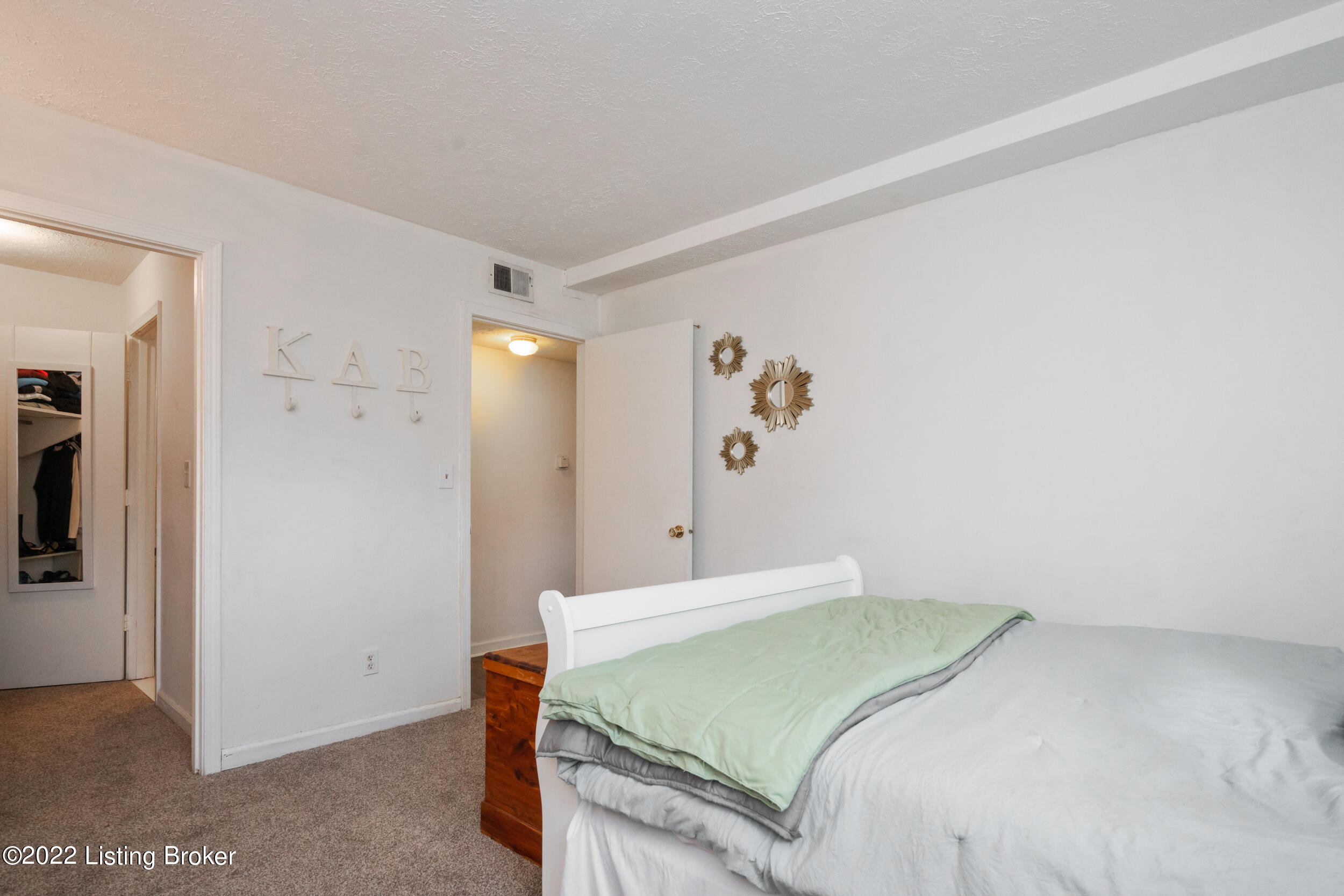 2300 Dundee Road, Unit 4 Louisville, KY 40205 - Photo 16 of 22 2300 Dundee Road-18