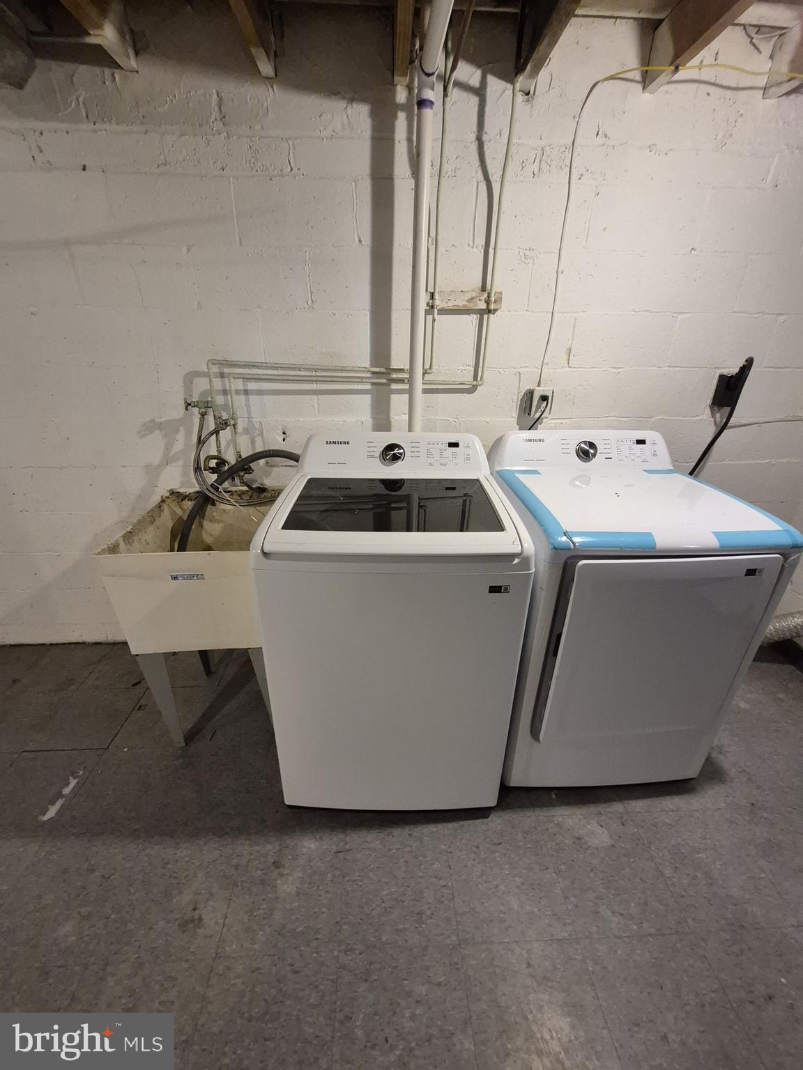 2863 Edgecombe Circle South Baltimore, MD 21215 - Photo 31 of 31 a utility room with a sink a washer and dryer