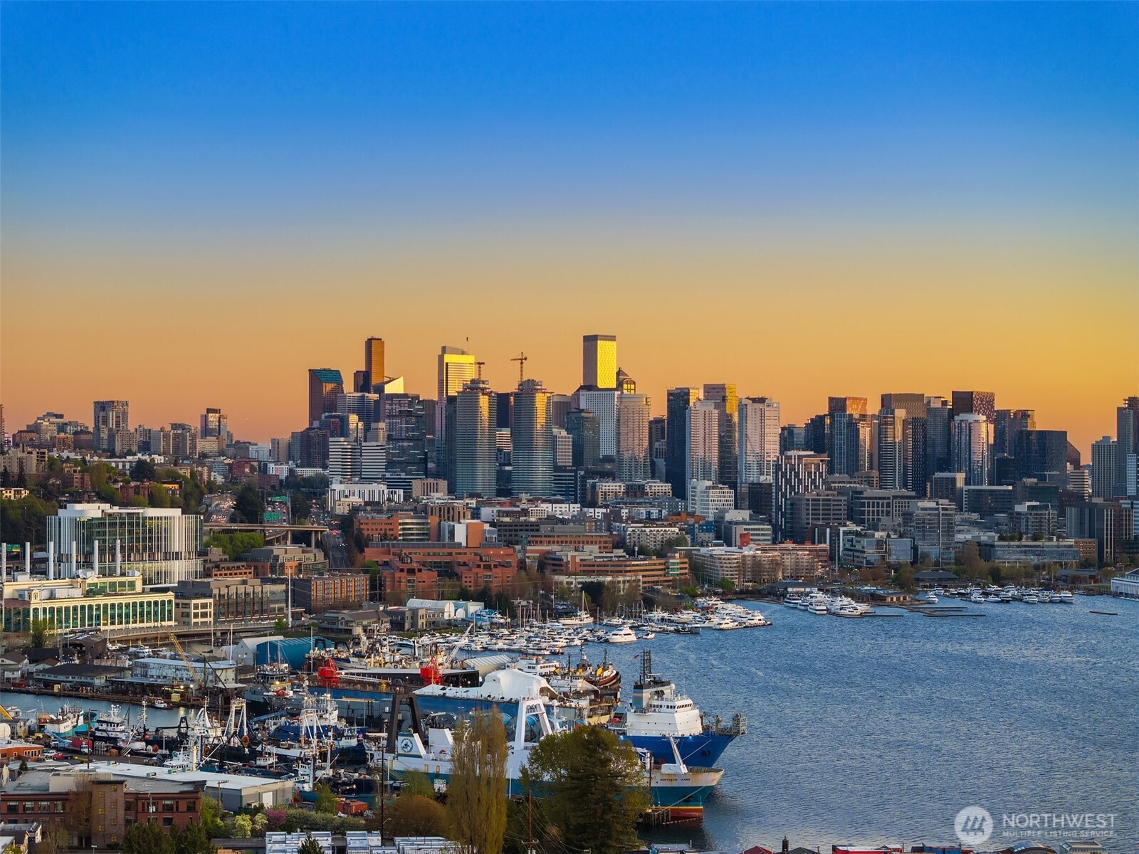 2314 B Fairview Avenue East Seattle, WA 98102 - Photo 11 of 32 a view of a city