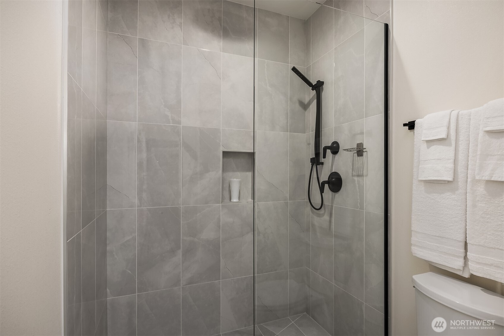 2314 B Fairview Avenue East Seattle, WA 98102 - Photo 22 of 32 a bathroom with a shower
