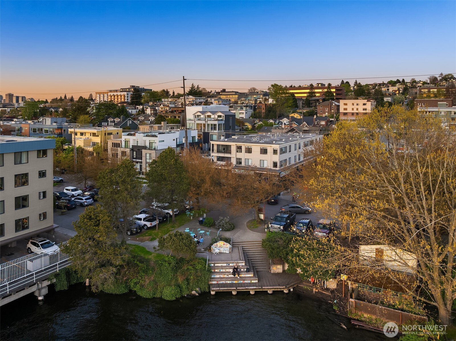 2314 B Fairview Avenue East Seattle, WA 98102 - Photo 26 of 32 a view of a city